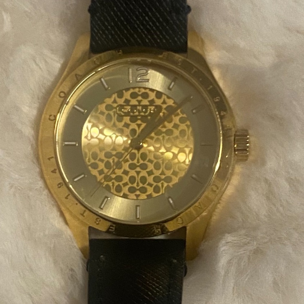 Women’s Coach Watch  - need battery
